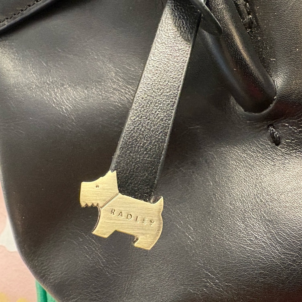 Radley of London black leather women’s satchel purse. Like new condition. - Picture 5 of 6